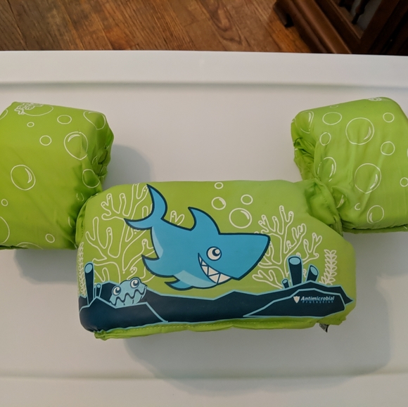 Bitey Shark Stearns Antimicrobial Puddle Jumper - Picture 1 of 5